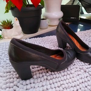 Black Clarks dress shoes